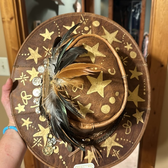 Brown star hat by Rakel J - Picture 3 of 4